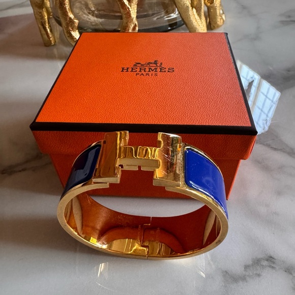 HERMES
Enamel Wide Clic Clac H
Bracelet PM Bleu Indigo - Picture 7 of 11